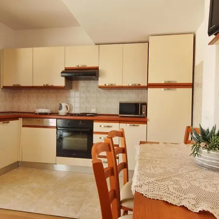 Anuska - One Bedroom With Balcony And Sea View *